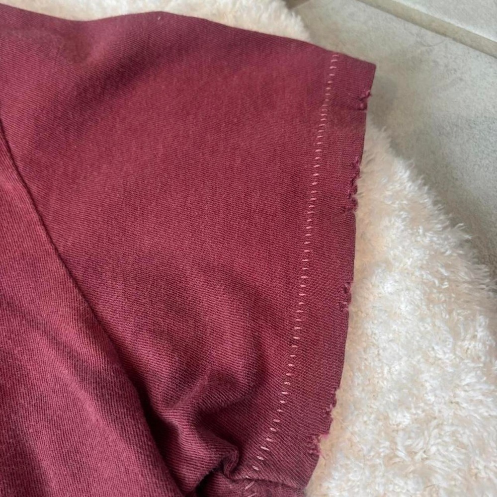 M22 burgundy distressed t-shirt - Picture 6 of 8